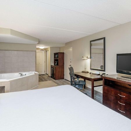 Hilton Garden Inn Richmond Airport Сандстън Екстериор снимка