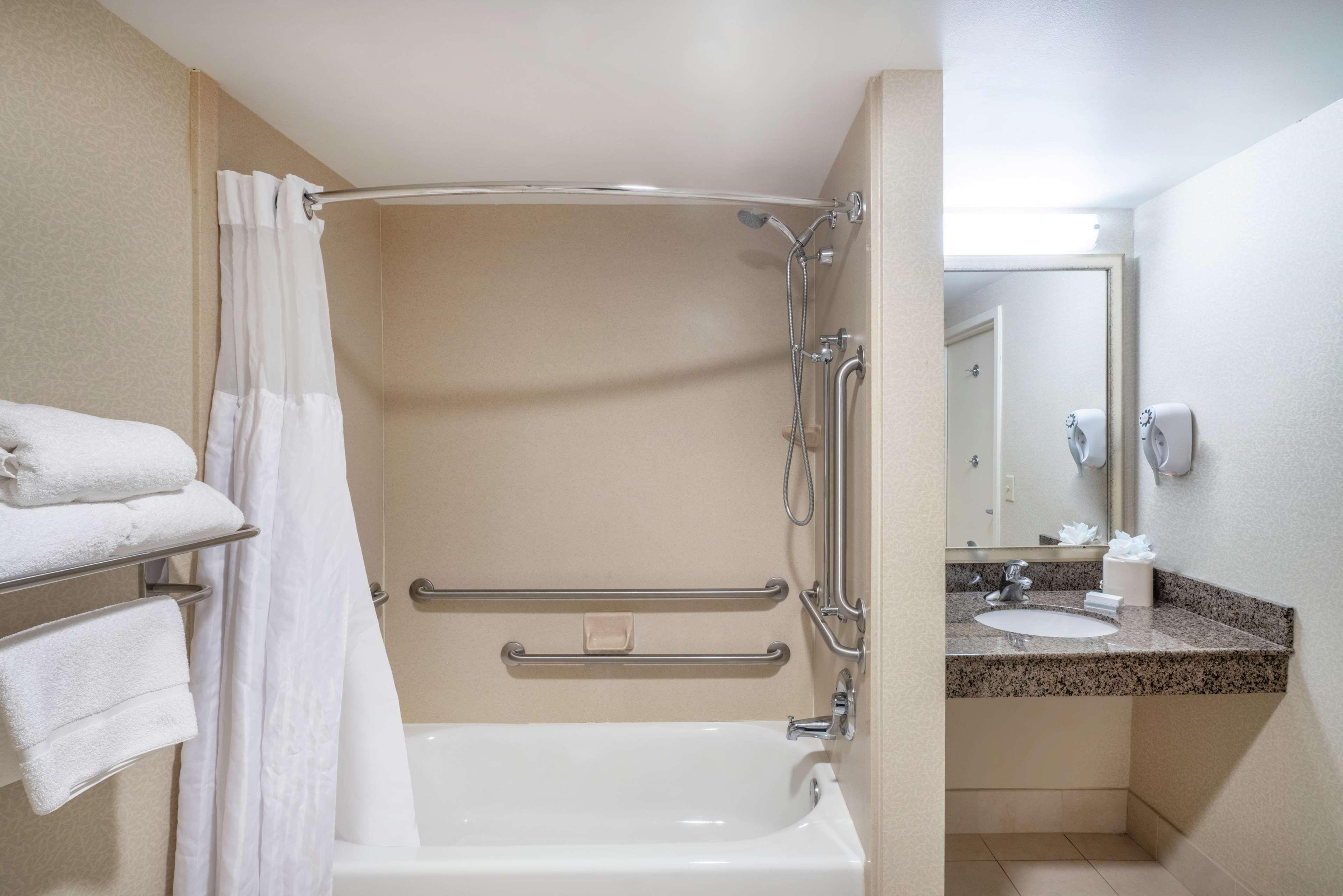 Hilton Garden Inn Richmond Airport Сандстън Екстериор снимка