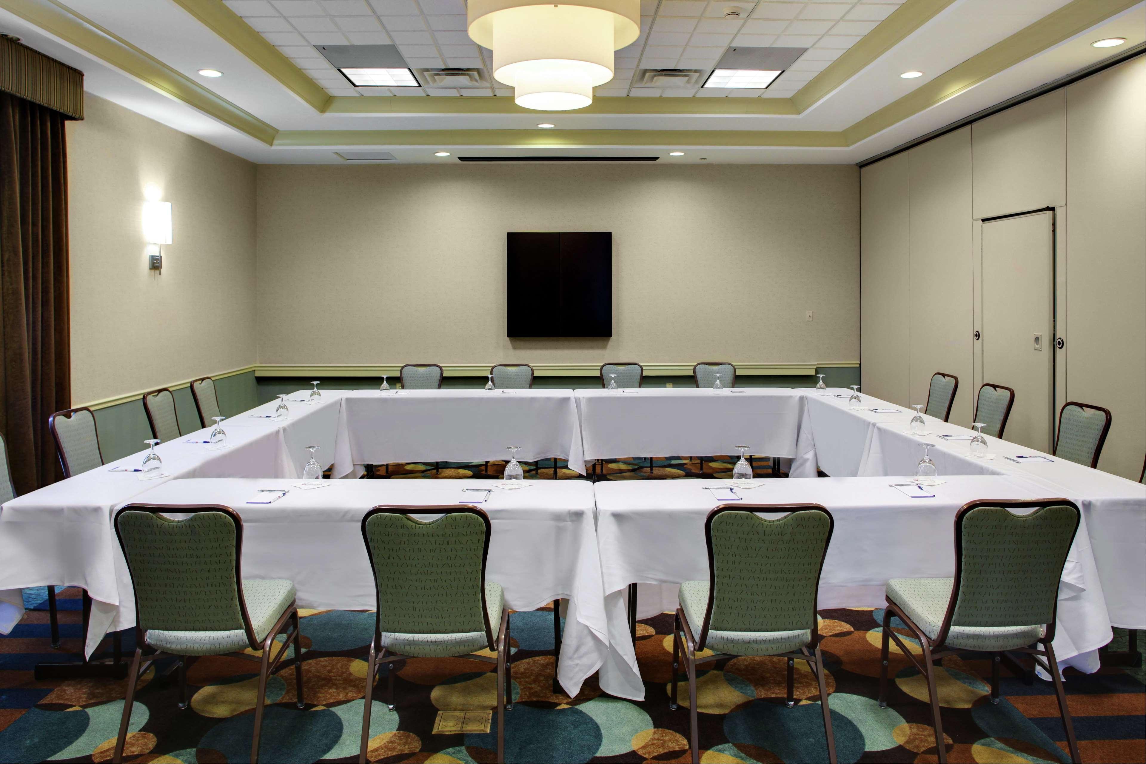 Hilton Garden Inn Richmond Airport Сандстън Екстериор снимка