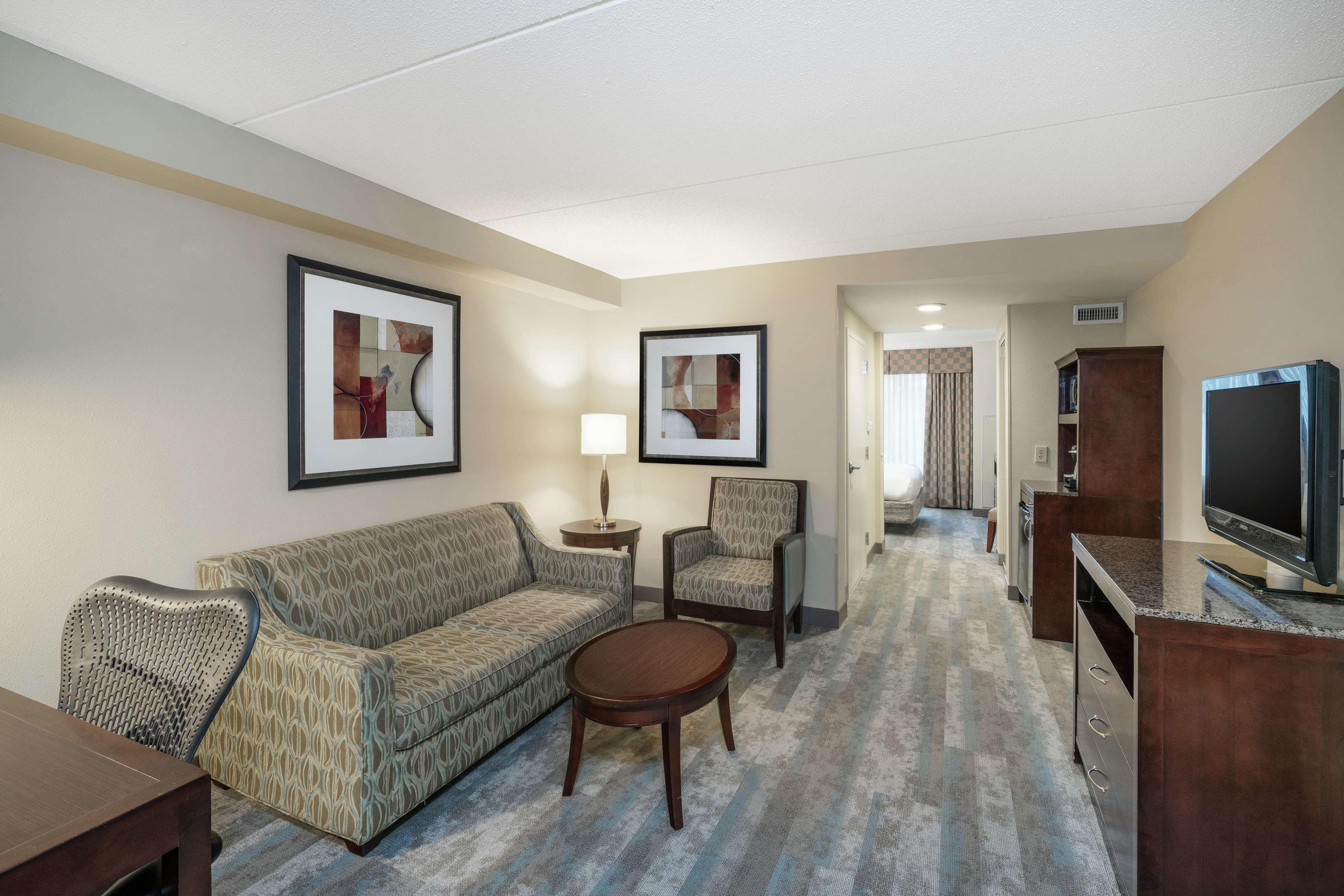 Hilton Garden Inn Richmond Airport Сандстън Екстериор снимка